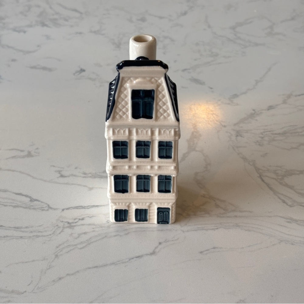 KLM #61 Blue Delft House by BOLS